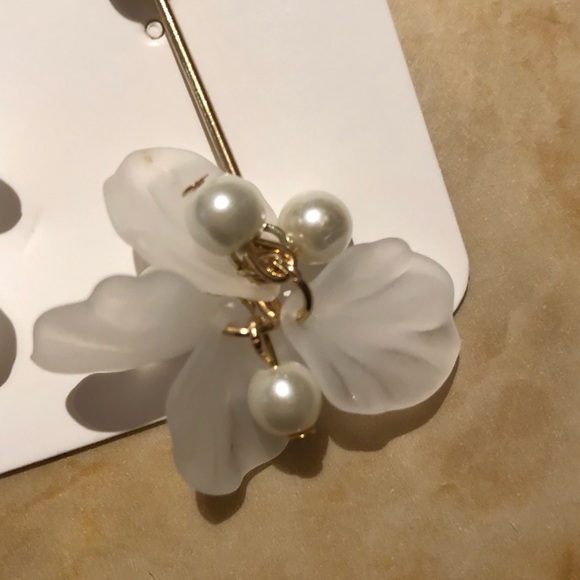 Flower Petals & Faux Pearl Drop Earrings - Picture 9 of 11
